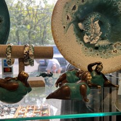 Nahiku Ti Gallery - Local art