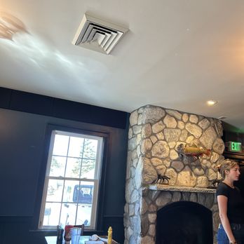 King’s Head Pub - The fireplace - Gastropubs Near Me - Freeport, Maine