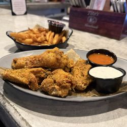 Draft Restaurant & Bar - Lemon pepper traditional wings