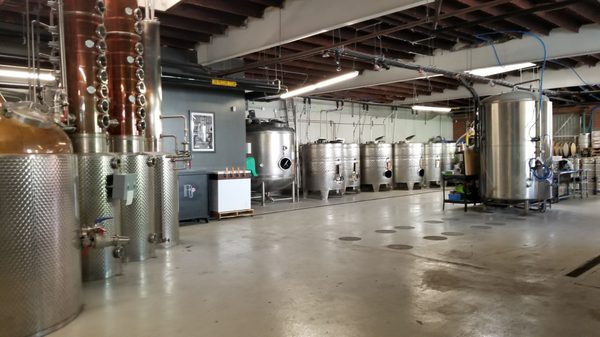 R6 DISTILLERY by null