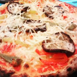 Pazzo - Pizza: vegan cheese, roasted peppers, grated potato, aubergine