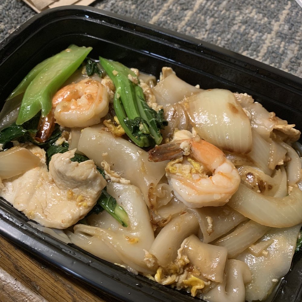 Tree Top Thai Cuisine - Crazy Noodle (Pad Khee Mao) - Thai Near Me - Waltham, Massachusetts Tree Top Thai Cuisine - Crazy Noodle (Pad Khee Mao) - Thai Near Me - Waltham, Massachusetts