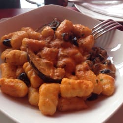 El Altillo - Los gnocchi con salsa giardiniera son mis favoritos aquí
