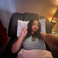 Ding Shi Foot Spa Massage - Laid back in chair very big chair