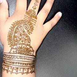 Angled Eyebrow Threading - Henna tattoo