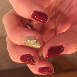 DaVi Nails - Aren't you supposed to paint the entire nail..?? See blood on thumb also.