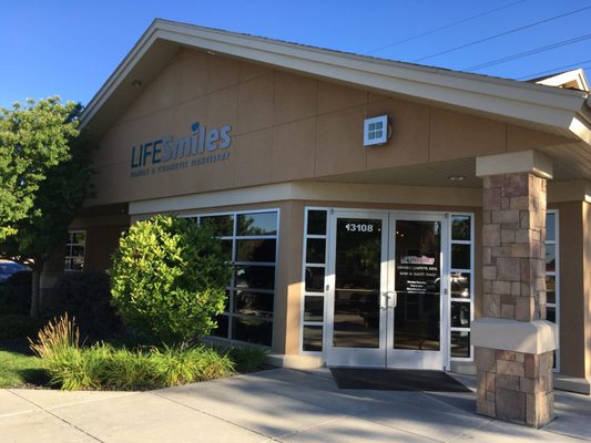 LIFESmiles Family and Cosmetic Dentistry LIFESmiles Family and Cosmetic Dentistry