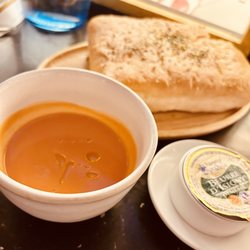 Bibo Madrid - Gazpacho and fresh bread