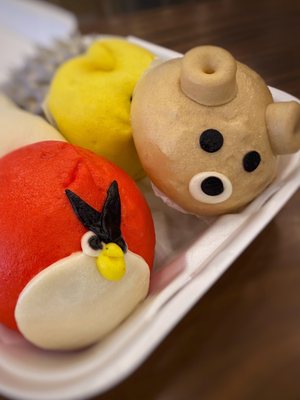Bao Bao Dim Sum - BaoBao Dim Sum - Angry Bird bao (strawberry chocolate) and Bear bao (red bean paste) - Montréal, QC