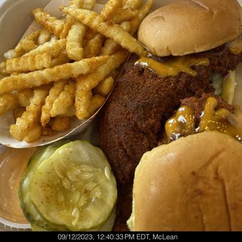 Dave's Hot Chicken - Chicken Shop Near Me - Vienna, Virginia