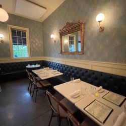 Bistro Hilary - Interior