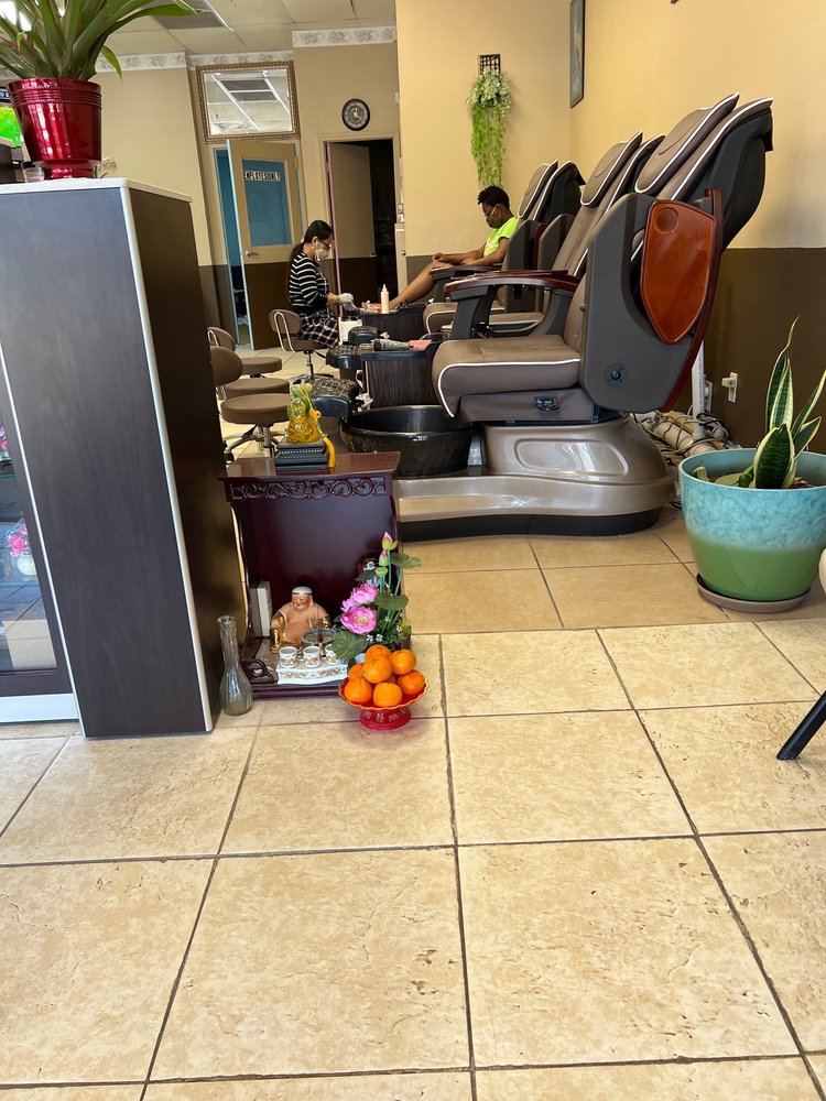 AL NAIL Updated August 2024 12 Photos 1679 Center Point Pkwy