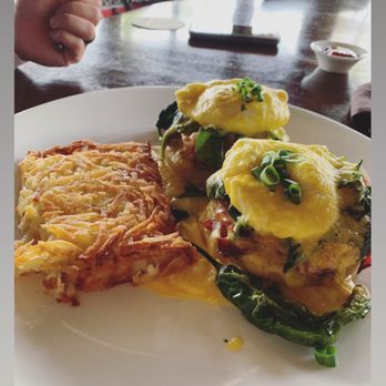 Ama Ama Restaurant - Ama Ama eggs benedict - New American Near Me - Kapolei, Hawaii
