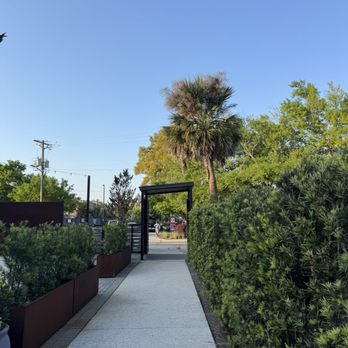 Brochu's Family Tradition - Outside walk up - Seafood Near Me - Savannah, Georgia