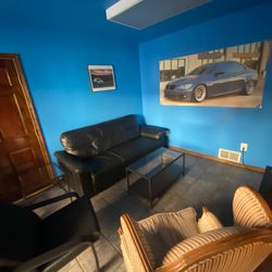Helix Motorsports - Waiting area was well appointed