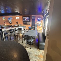 Mandango's Sports Bar & Grill - Seating Area