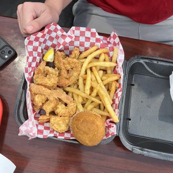 Fork In The Road - Fried shrimp and fries - American Near Me - Tucker, Georgia