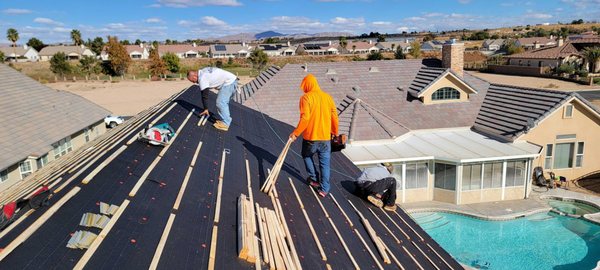 Do It All Roofing Logo