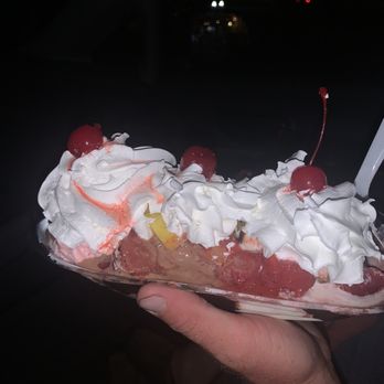 Town Docks - Banana split! - American Near Me - Meredith, New Hampshire