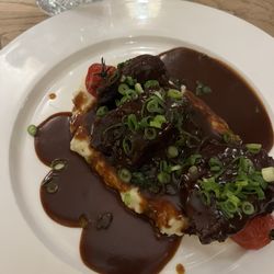 Ochsenbäckchen mit Spinat und Sellerie Püree