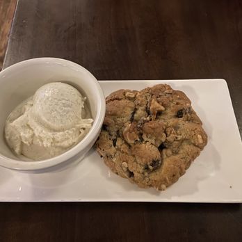 Inwood Farm - Chocolate Chip Walnut Cookie with vanilla gelato - Coffee & Tea Near Me - New York, New York Inwood Farm - Chocolate Chip Walnut Cookie with vanilla gelato - Coffee & Tea Near Me - New York, New York