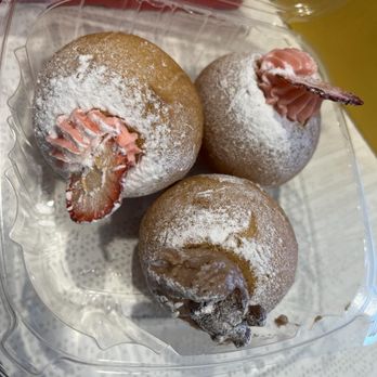 Mochinut Fishers - Closer up view of the strawberry cream and nutella cream - Bubble Tea Near Me - Fishers, Indiana