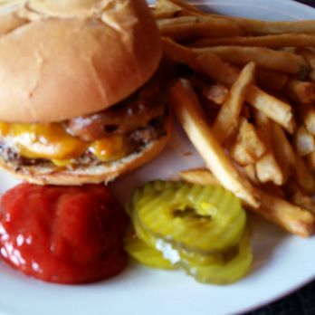 Bonanza Bar & Grill - Miners' burger - American Near Me - Skagway, Alaska