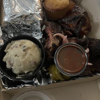 Famous Dave's Bar-B-Que - Chicken and ribs - Barbeque Near Me - Alexandria, Virginia