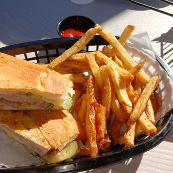 Bilia Eatery - Cuban - Breakfast & Brunch Near Me - Castle Hills, Texas