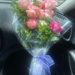 12 dozen long stemmed assorted pink roses 12 dozen long stemmed assorted pink roses