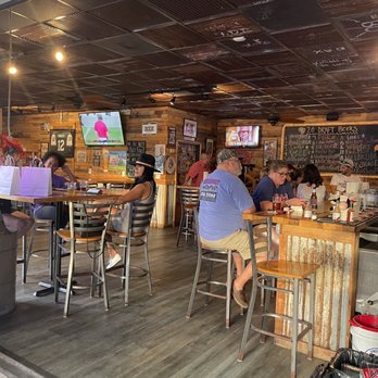 KnuckleHeads - people sitting at tables in a restaurant - American Near Me - Ocean Springs, Mississippi
