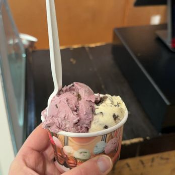 Graham's Chocolate - Blackberry chip and oreo in a cup - Candy Stores Near Me - Geneva, Illinois