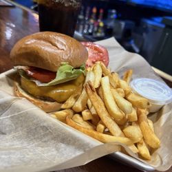 Sierra Lanes - Cheeseburger & fries