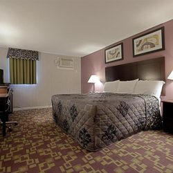 Mount Holyoke Inn - One King Bed