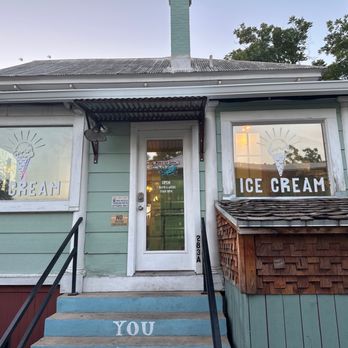 Rheas Ice Cream- NBTX - Outside - Ice Cream & Frozen Yogurt Near Me - New Braunfels, Texas Rheas Ice Cream- NBTX - Outside - Ice Cream & Frozen Yogurt Near Me - New Braunfels, Texas