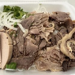 Pho Kim Loan - Bún Bò Huế - Spicy Lemongrass Beef Soup (Large Size) Meats and Noodles (I'd ordered delivery)