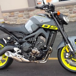 Kelly's Cycle Centre - 2016 FZ09