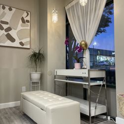 Four Seasons Nails & Spa