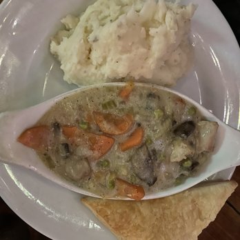 MacLaomainn's Scottish Pub - Chicken and Mushroom Pie - Pubs Near Me - Chester, Vermont