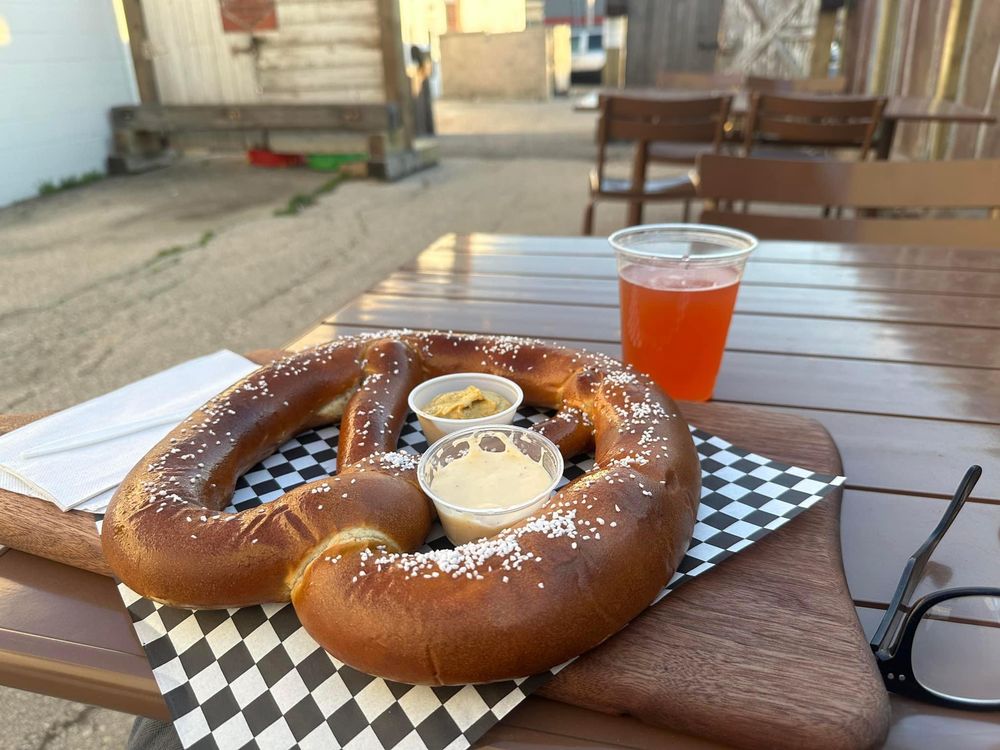 Gravity Box Brewing Company Logo