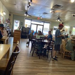 Sweet & Savory Bakery & Deli - Dining room