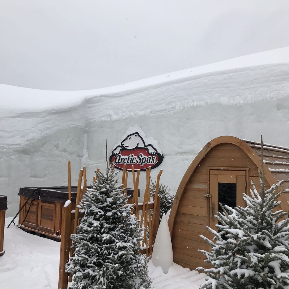 Hôtel de Glace - Hot tub area by the rooms - Hotels Near Me - Quebec City, Quebec Hôtel de Glace - Hot tub area by the rooms - Hotels Near Me - Quebec City, Quebec