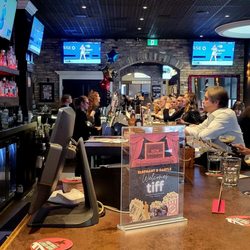 Elephant & Castle - Front Bar Area (09/06/25). @ElephantCastle @Destination_Toronto @Canada #BritishPub #Pub #Beer