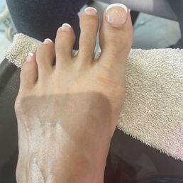 Gel "Nu me" pedicure.