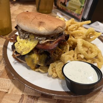 Mid City Grill - Breakfast burger (egg & burger well done) with Banana peppers - Vegan Near Me - Kingsport, Tennessee Mid City Grill - Breakfast burger (egg & burger well done) with Banana peppers - Vegan Near Me - Kingsport, Tennessee