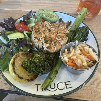 Truce - Rosemary Chicken, subbed carrots and quinoa for jicama slaw and broccolini. - American Near Me - Brentwood, Tennessee Truce - Rosemary Chicken, subbed carrots and quinoa for jicama slaw and broccolini. - American Near Me - Brentwood, Tennessee