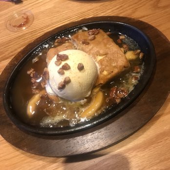 Applebee's Grill + Bar - Apple Sizzlin' Caramel Apple Blondie Skillet - American Near Me - Fountain, Colorado Applebee's Grill + Bar - Apple Sizzlin' Caramel Apple Blondie Skillet - American Near Me - Fountain, Colorado