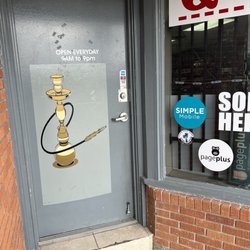 Q Smoke Shop - Front door