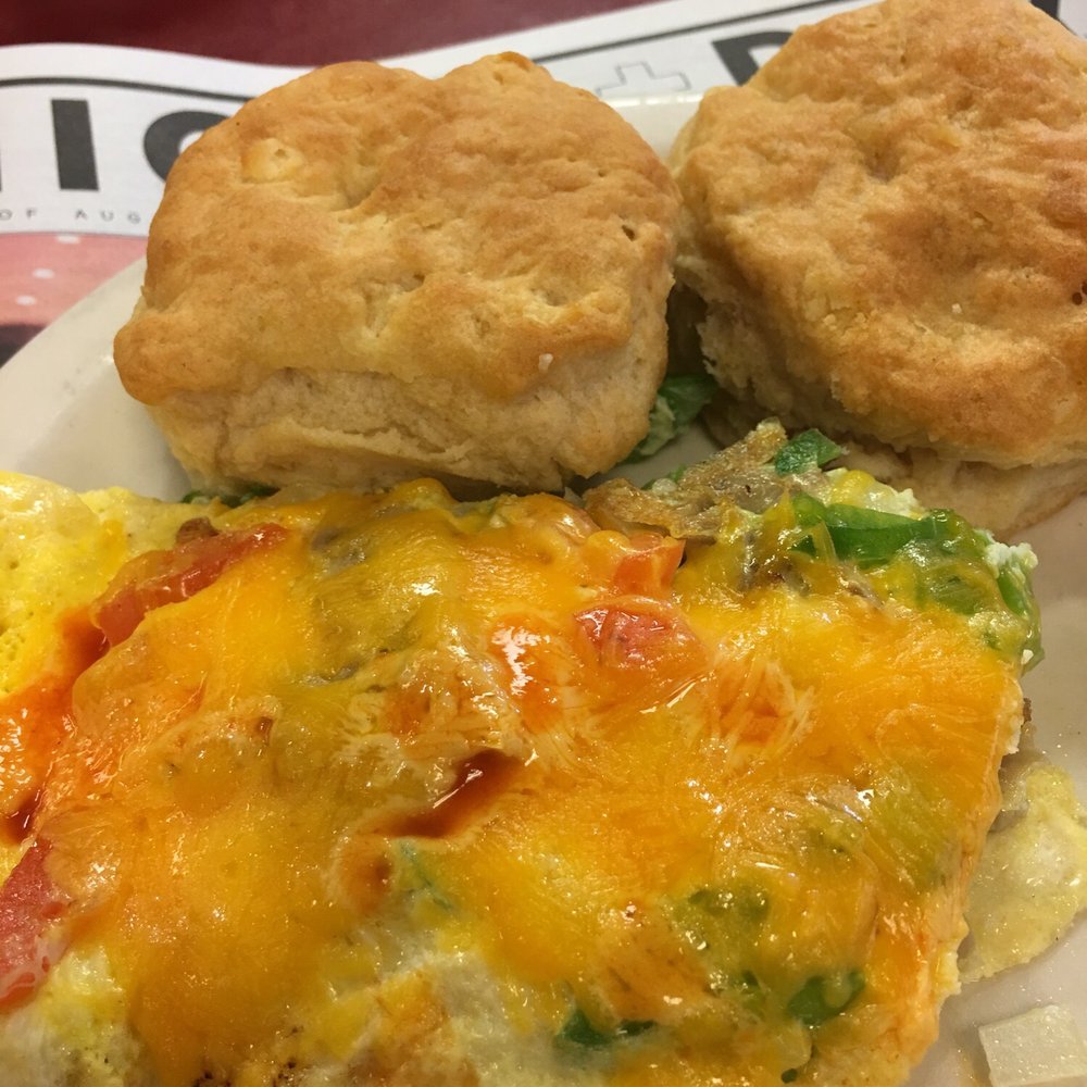 Mama's Daughters' Diner - Diners Near Me - Irving, Texas