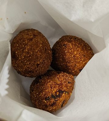 Gus's World Famous Fried Chicken by null